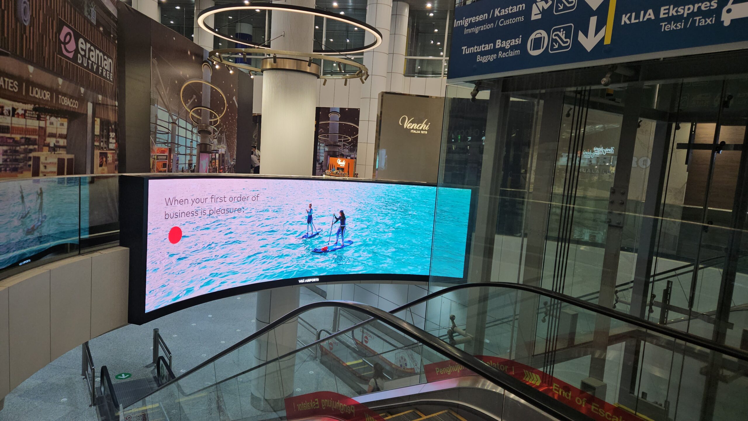 China’s Outdoor Advertising Revolution: How Digital Billboards, AI, and 5G Are Dominating Global Streets